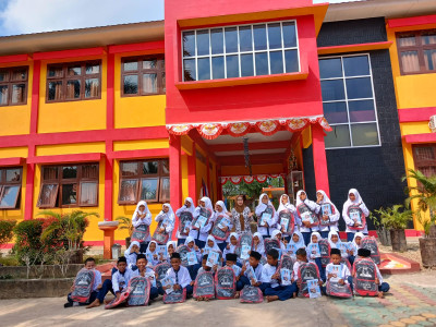 Bantuan Buku dan Tas Bupati dan Wabup Banyuasin